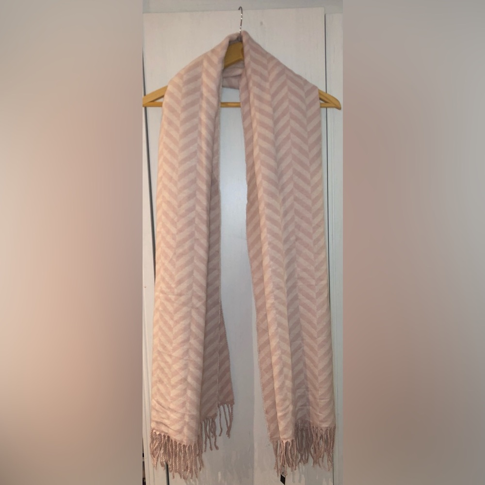 BNWT Love & Lore Indigo Pink Chevron Fringe Scarf - O/S - Picture 12 of 14